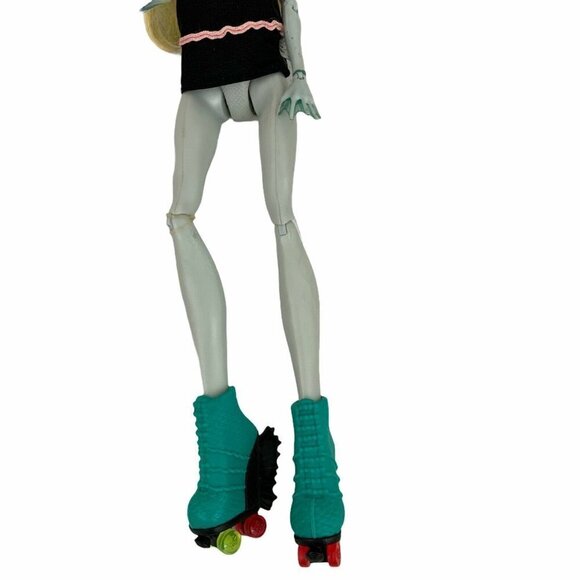 Monster High Roller Maze Lagoona Blue Doll 2012 Mattel w. Accessories - Picture 3 of 6